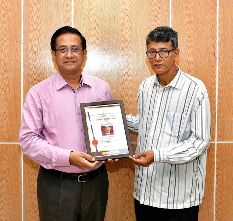 চবি অধ্যাপক মনজুরুল কিবরিয়া পেলেন সেরা নদী বিজ্ঞানীর পুরস্কার